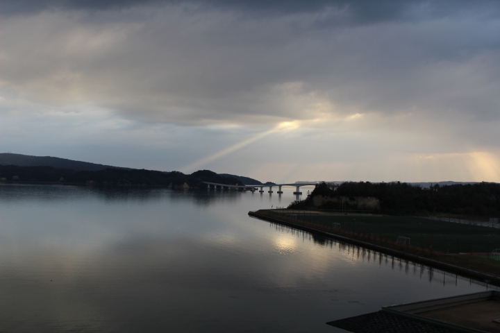客室から七尾湾と能登島大橋が見える