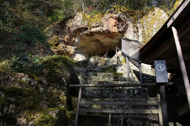 那谷寺の本殿脇